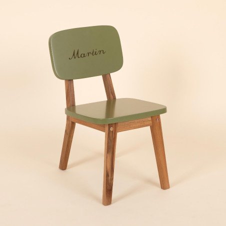 chaise enfant en bois maternelle vert gravée