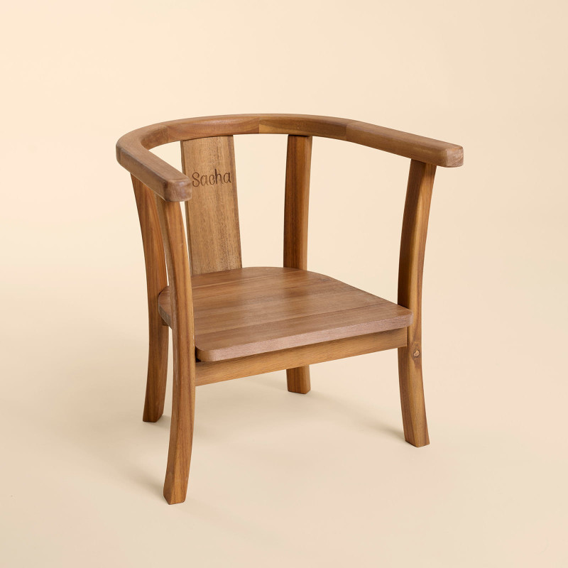 Fauteuil en bois foncé personnalisé pour enfant